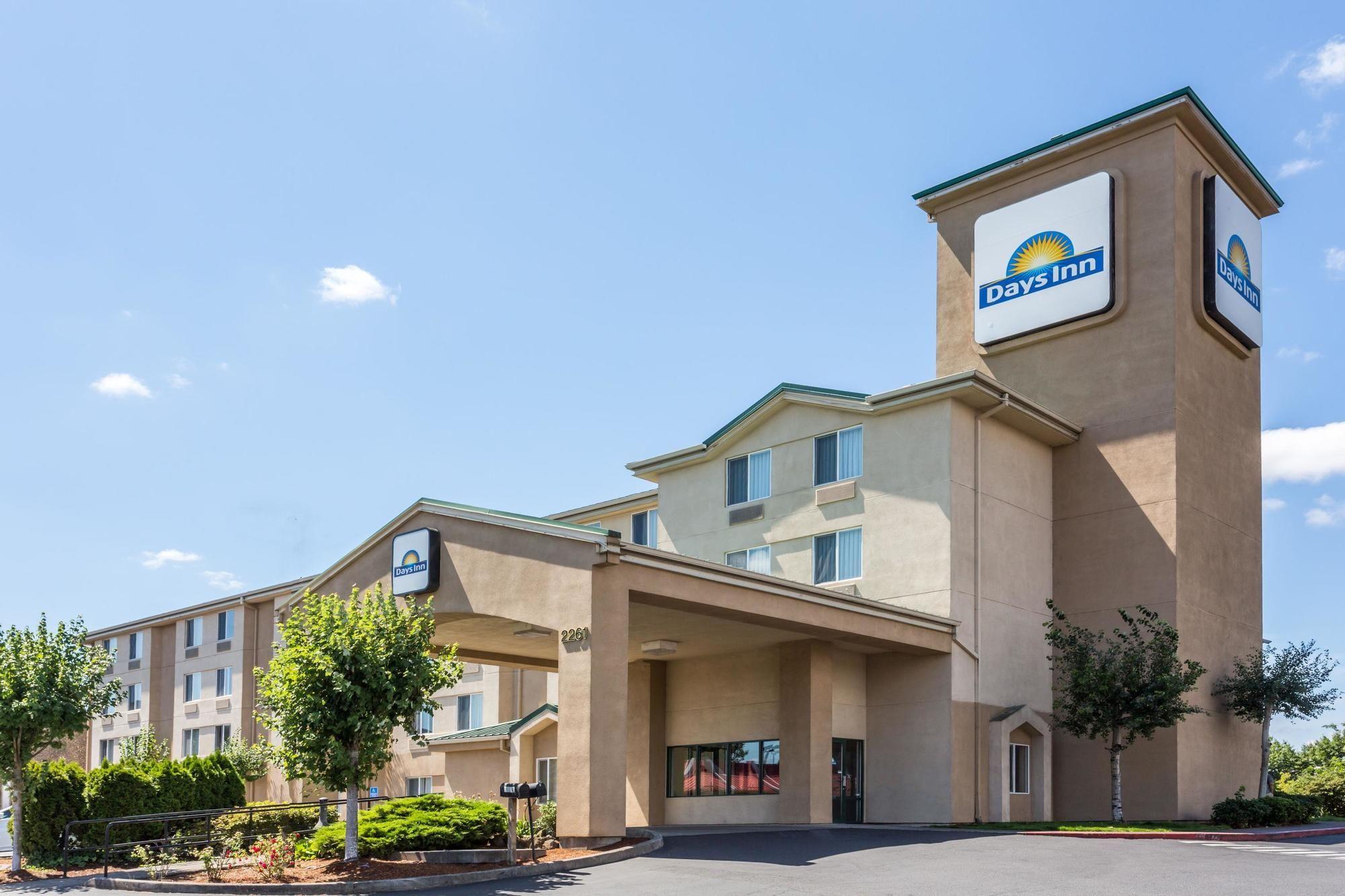 Days Inn By Wyndham Portland East Exterior photo